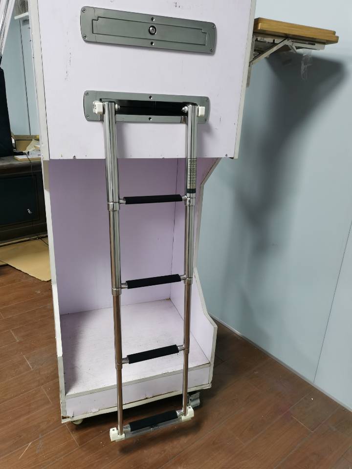 Concealed Box 4-step Ladder